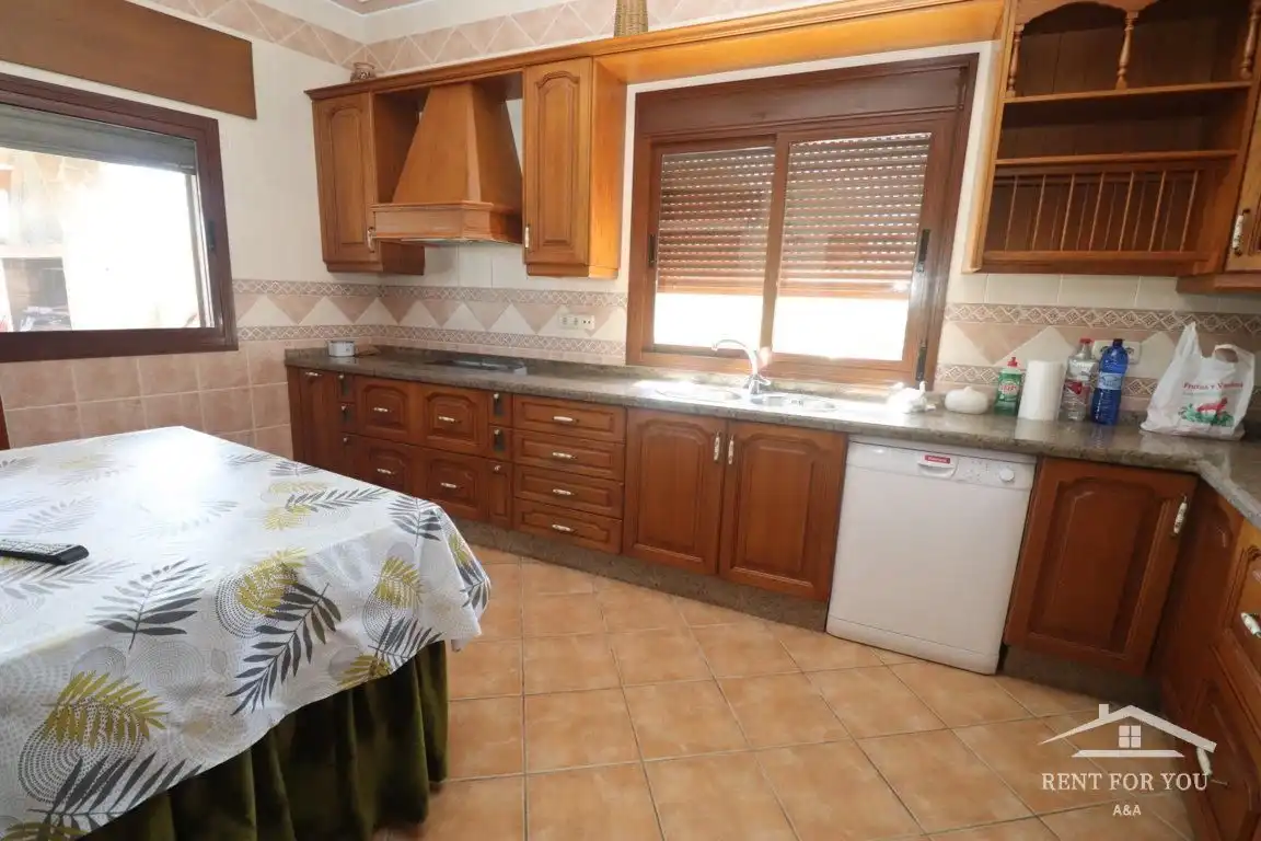Cocina de Casa o chalet de alquiler en Guaro con Jardín privado, Terraza y Trastero