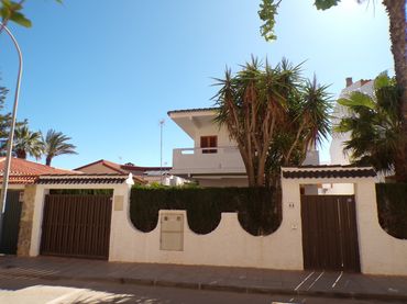 Villa con balcone in vendita a Calle Antonio Aguado 39