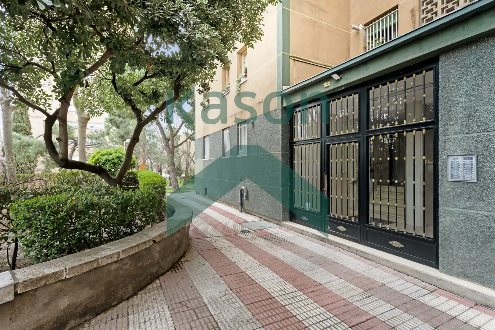Vista exterior de Pis en venda en Madrid amb Calefacció