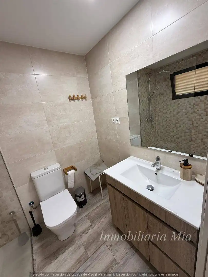 Bany de Apartament en venda en Torremolinos amb Aire condicionat, Jardí privat i Terrassa