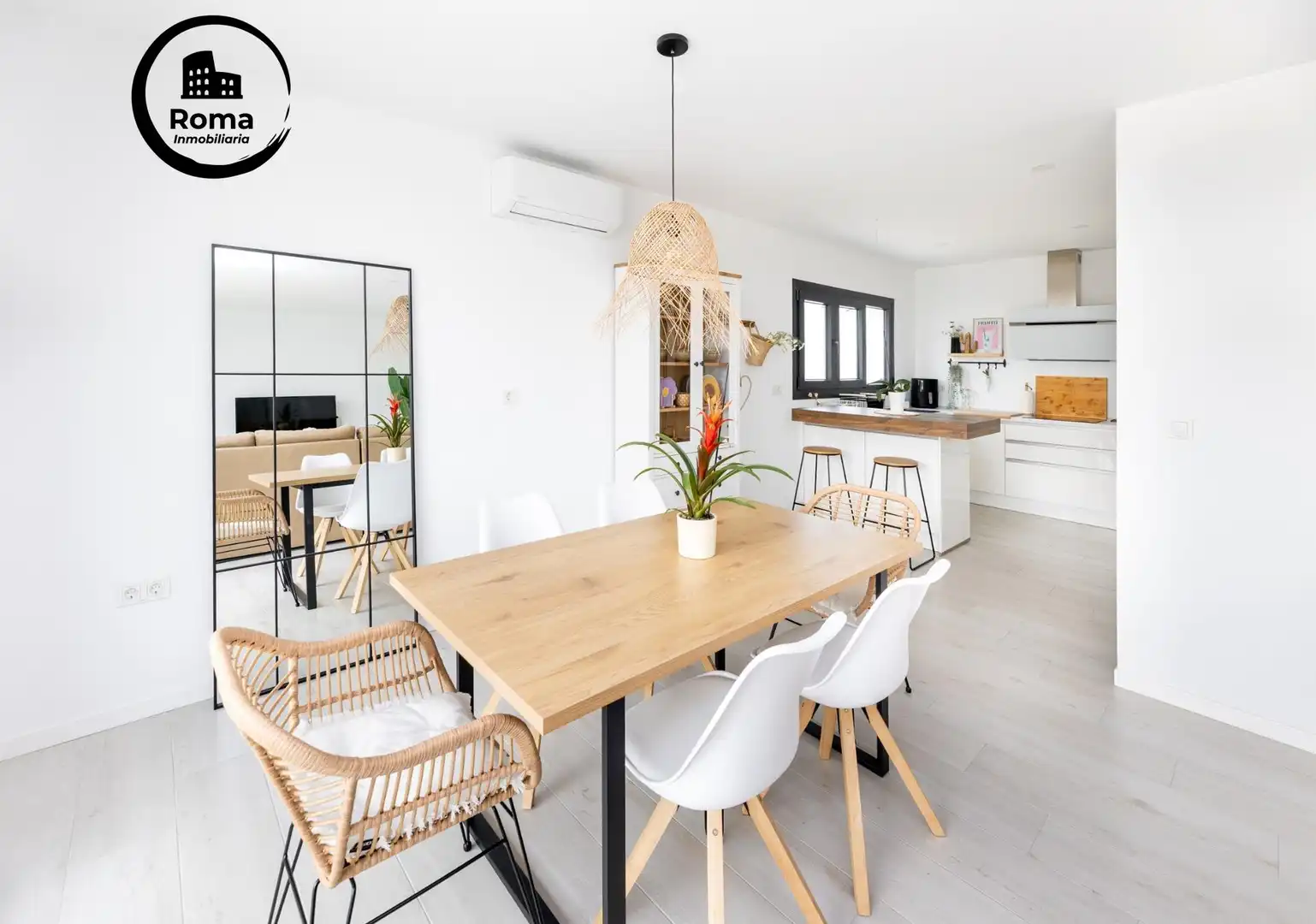 Comedor de Casa o chalet en venta en La Zubia con Aire acondicionado, Calefacción y Jardín privado