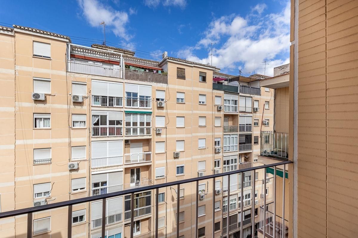 Exterior view of Flat for sale in  Granada Capital  with Air Conditioner, Terrace and Balcony
