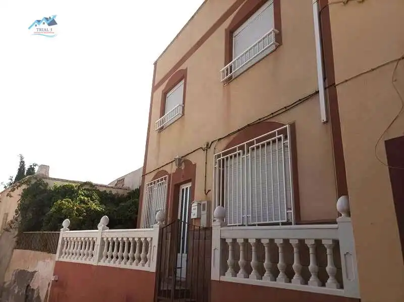 House for sale in Calle AIRE