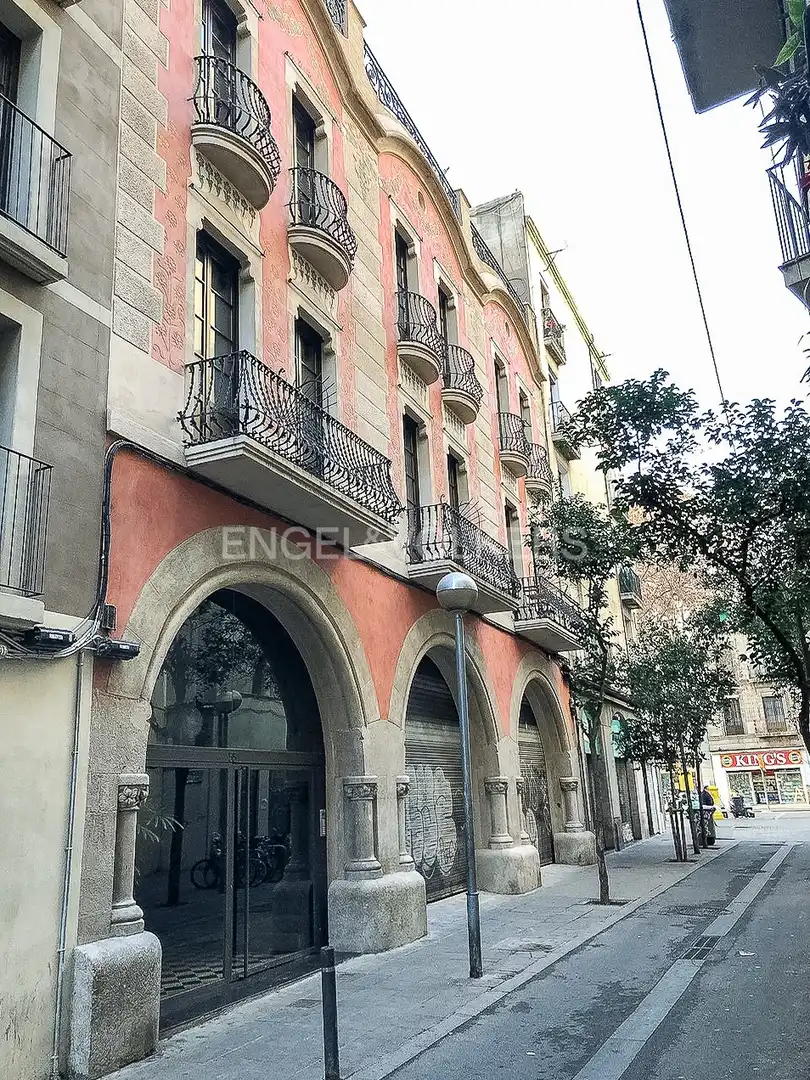 Außenansicht von Wohnung zum Verkauf in Barcelona mit Klimaanlage, Heizung und Privatgarten
