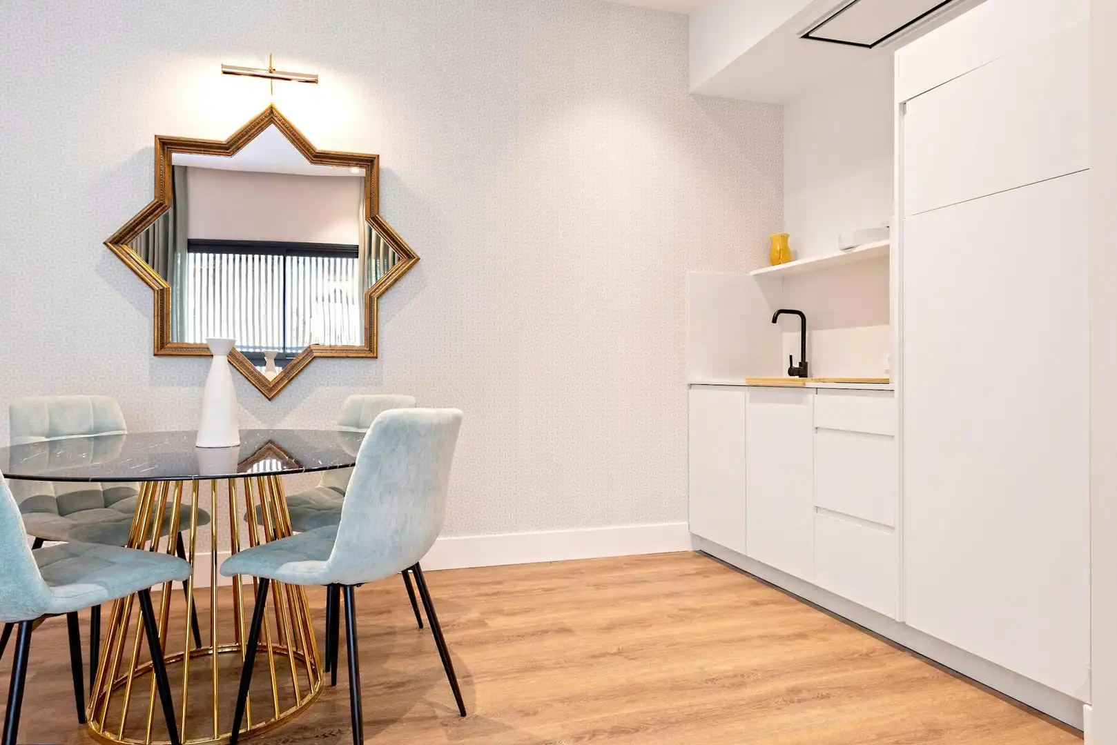 Dining room of Flat for rent in Sevilla  with Air Conditioner, Heating and Washing machine