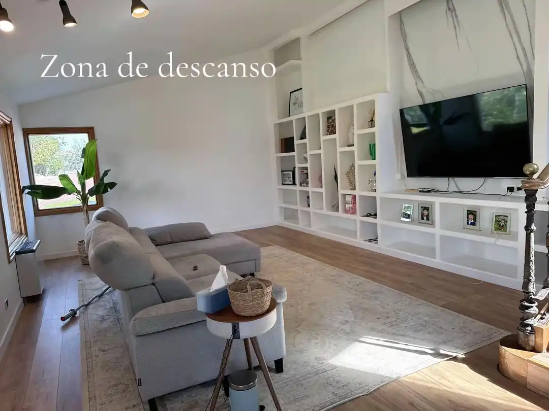 Sala de estar de Casa o chalet en venta en Las Rozas de Madrid con Aire acondicionado, Calefacción y Jardín privado