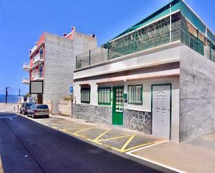 Vista exterior de Casa o xalet en venda en Guía de Isora amb Terrassa