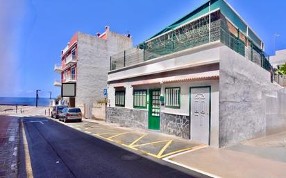 Vista exterior de Casa o xalet en venda en Guía de Isora amb Terrassa