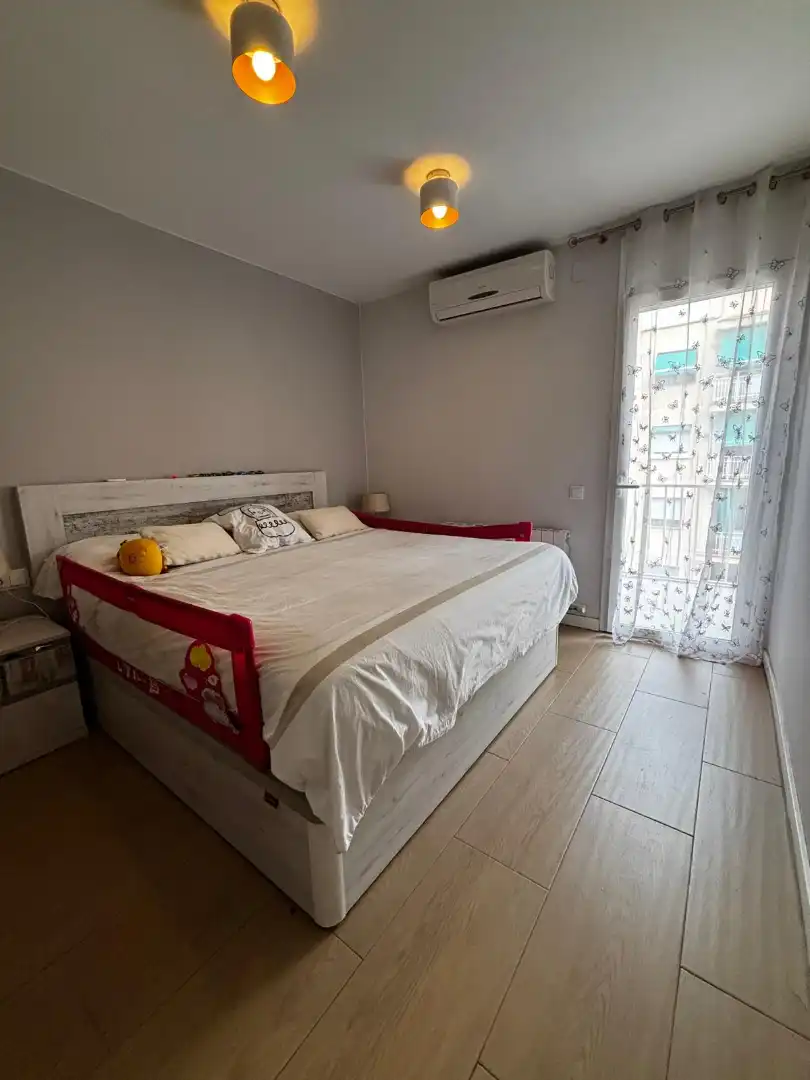 Schlafzimmer von Wohnung zum Verkauf in Badalona mit Klimaanlage, Heizung und Parkett
