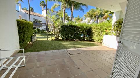 Foto 2 de Casa adosada de alquiler en Bahía de Marbella, Málaga