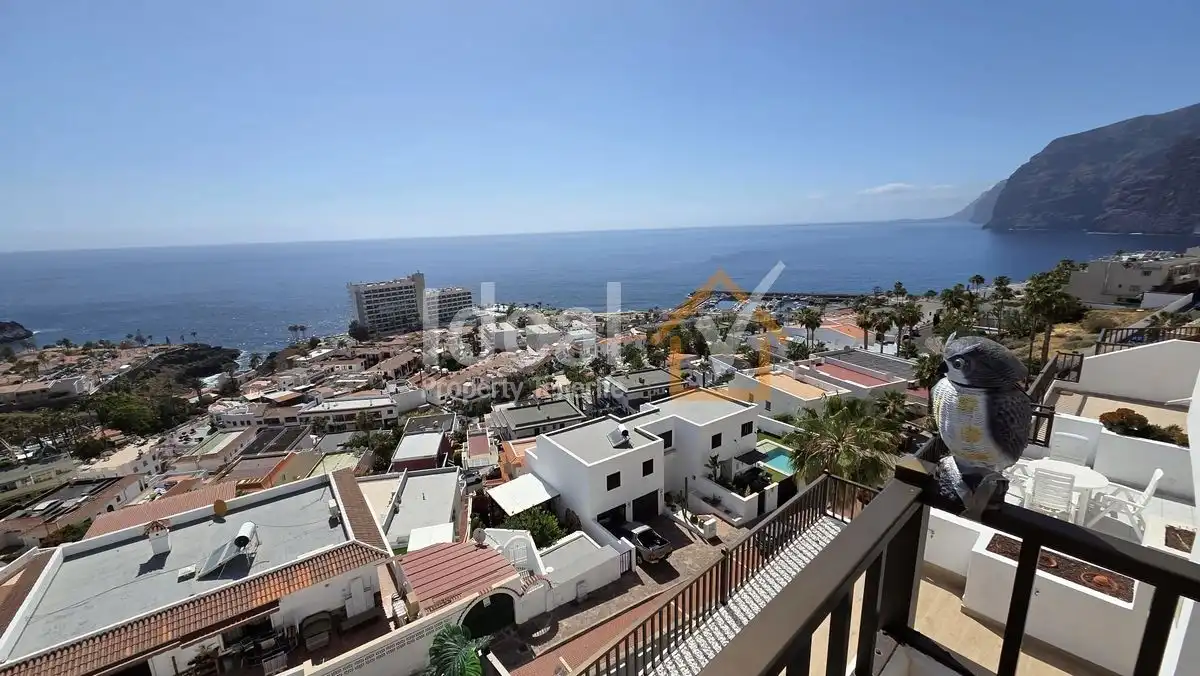 Vista exterior de Casa adosada en venta en Santiago del Teide con Terraza, Amueblado y Piscina comunitaria