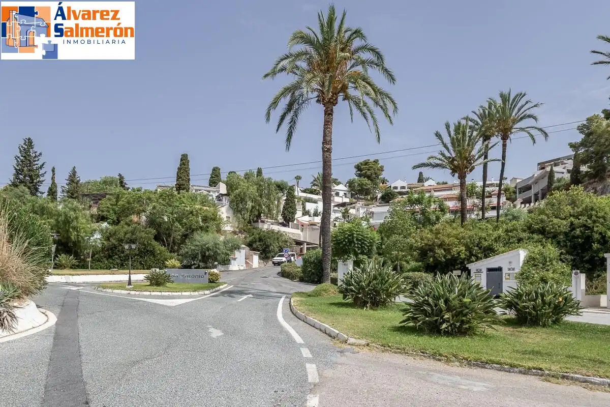 Vista exterior de Casa o xalet en venda en Almuñécar amb Terrassa