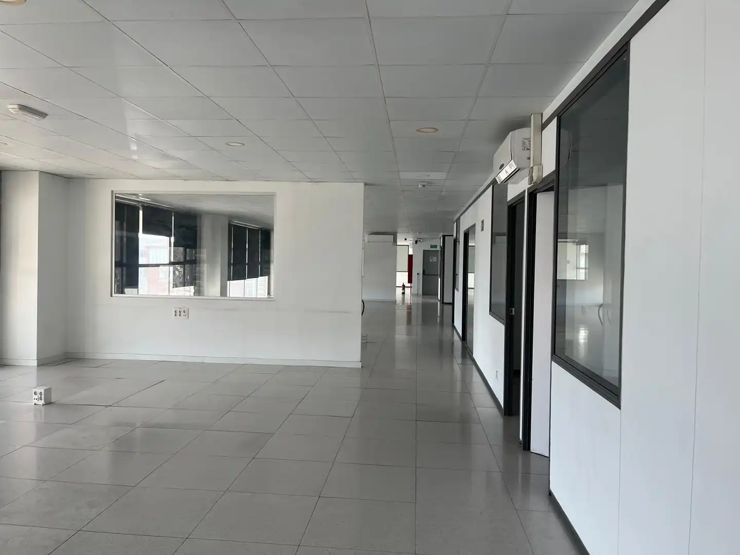 Nave industrial de alquiler en Cornellà de Llobregat con Calefacción y Alarma