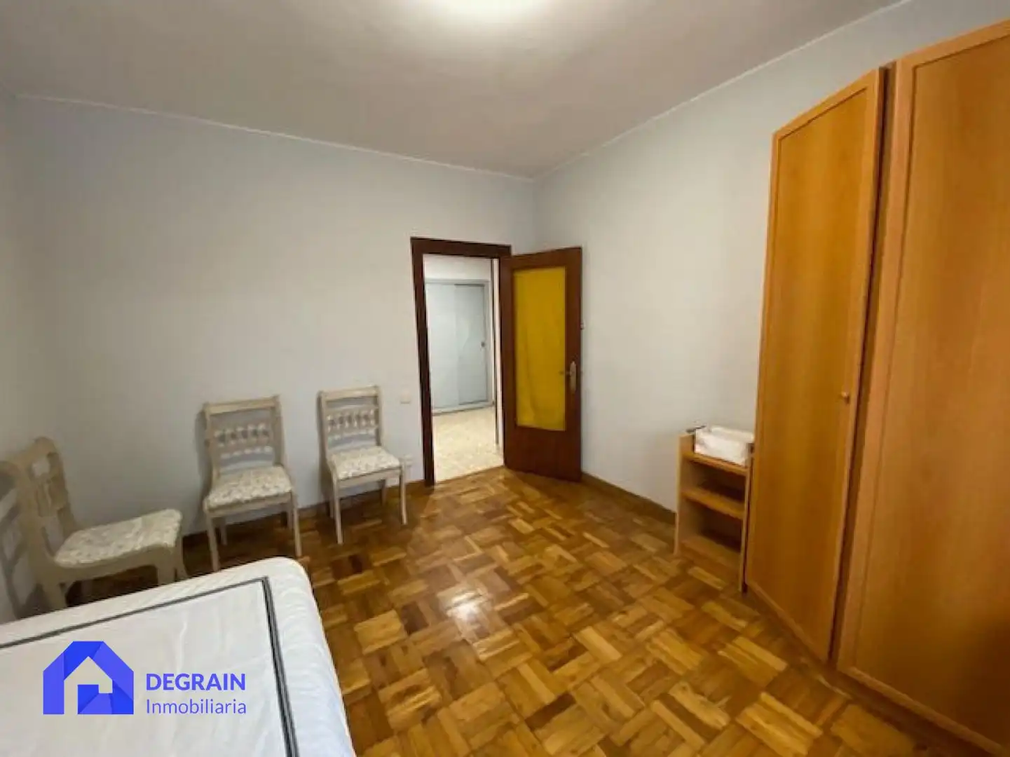 Schlafzimmer von Erdgeschoss zur Miete in Oviedo  mit Abstellraum und Möbliert