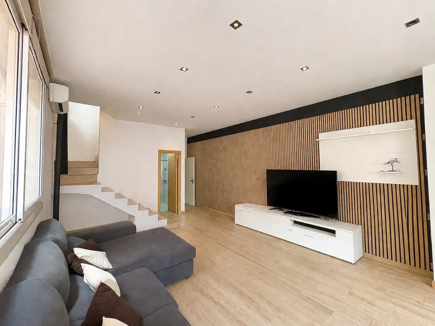 Sala d'estar de Casa adosada en venda en Montcada i Reixac amb Aire condicionat, Calefacció i Jardí privat
