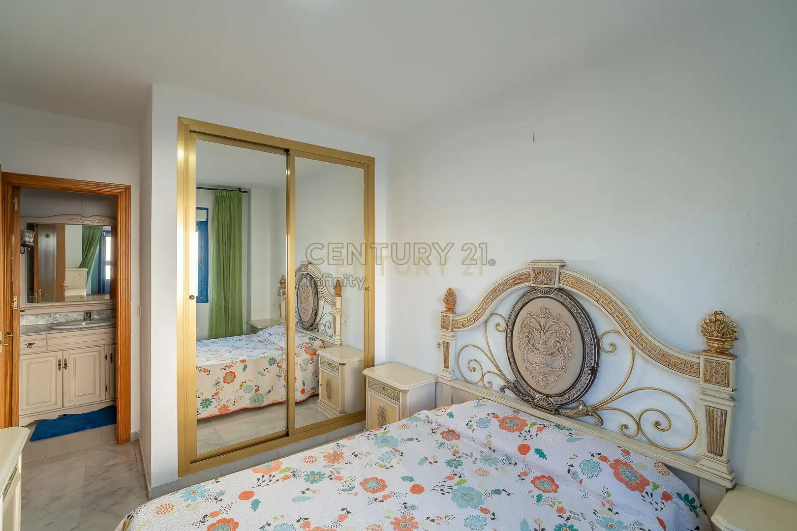 Habitación de Apartamento en venta en Estepona con Jardín privado, Horno y Piscina comunitaria