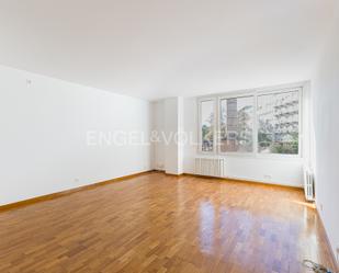 Living room of Apartment for sale in  Barcelona Capital  with Air Conditioner, Heating and Parquet flooring