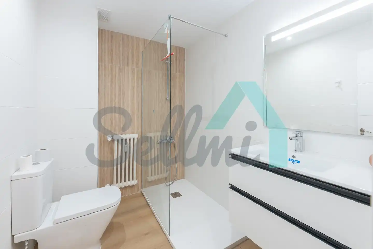 Baño de Piso para compartir en Oviedo  con Calefacción, Parquet y Amueblado