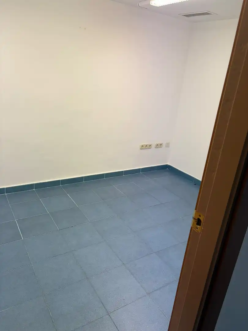 Geschaftsraum zur Miete in Casco Antiguo