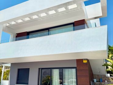 Casa amb balcó de lloguer a Golf Bahía