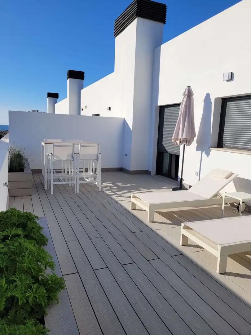 Terraza de Ático en venta en Vélez-Málaga con Aire acondicionado, Piscina y Internet