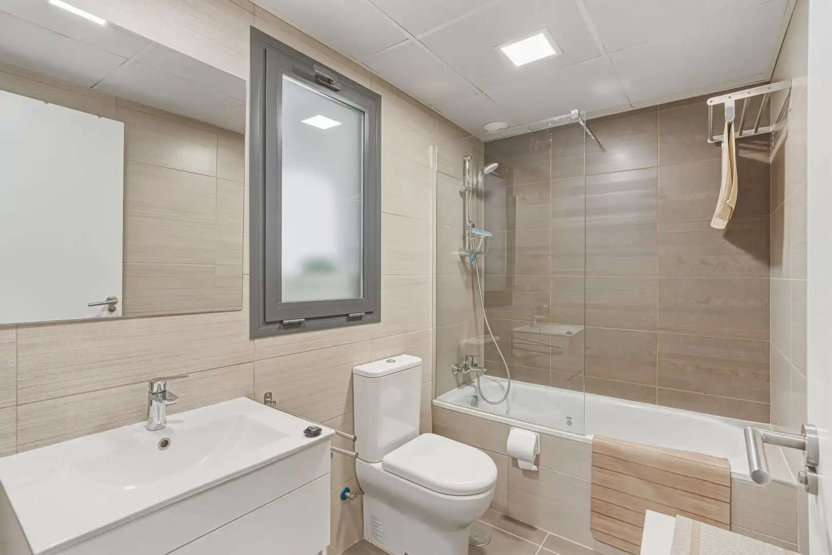 Bathroom of Ground floor for sale in Mijas  with Air Conditioner, Private garden and Terrace