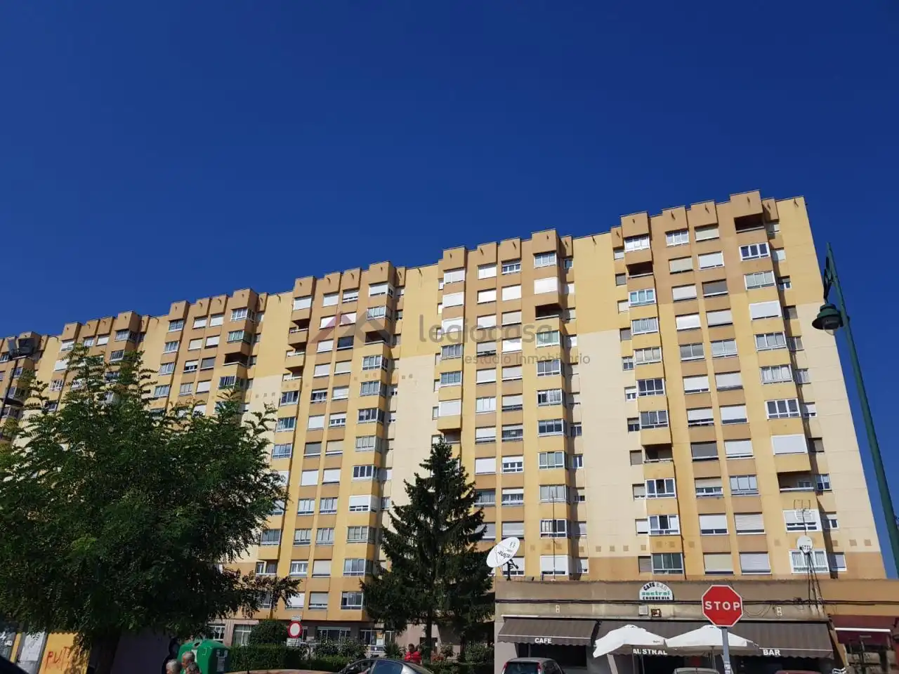 Vista exterior de Piso en venta en León Capital  con Calefacción y Terraza