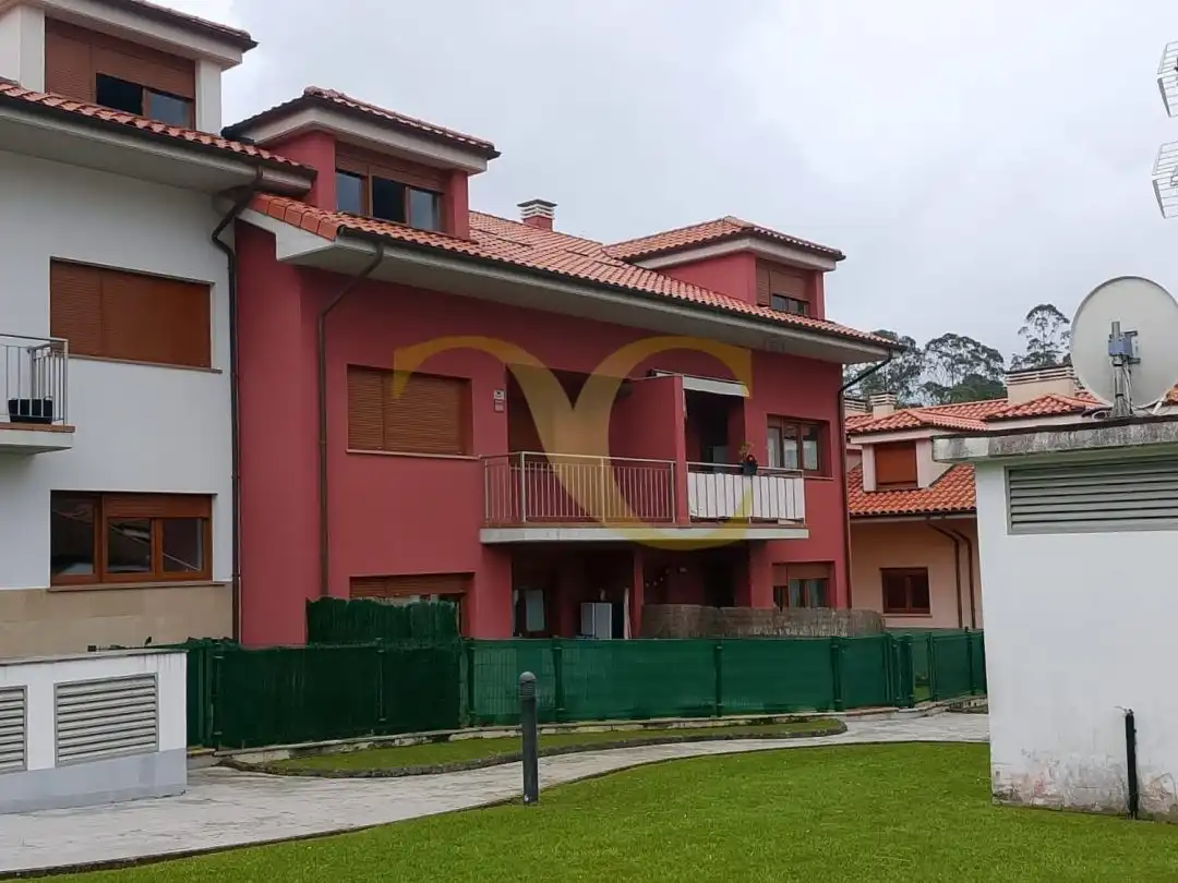 Vista exterior de Apartament en venda en Llanes amb Calefacció i Traster