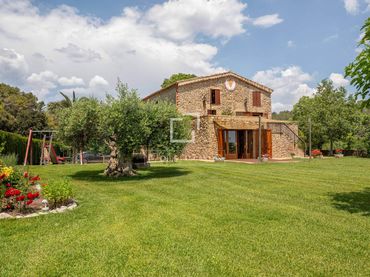 Casa rustica con piscina in vendita a Lladó