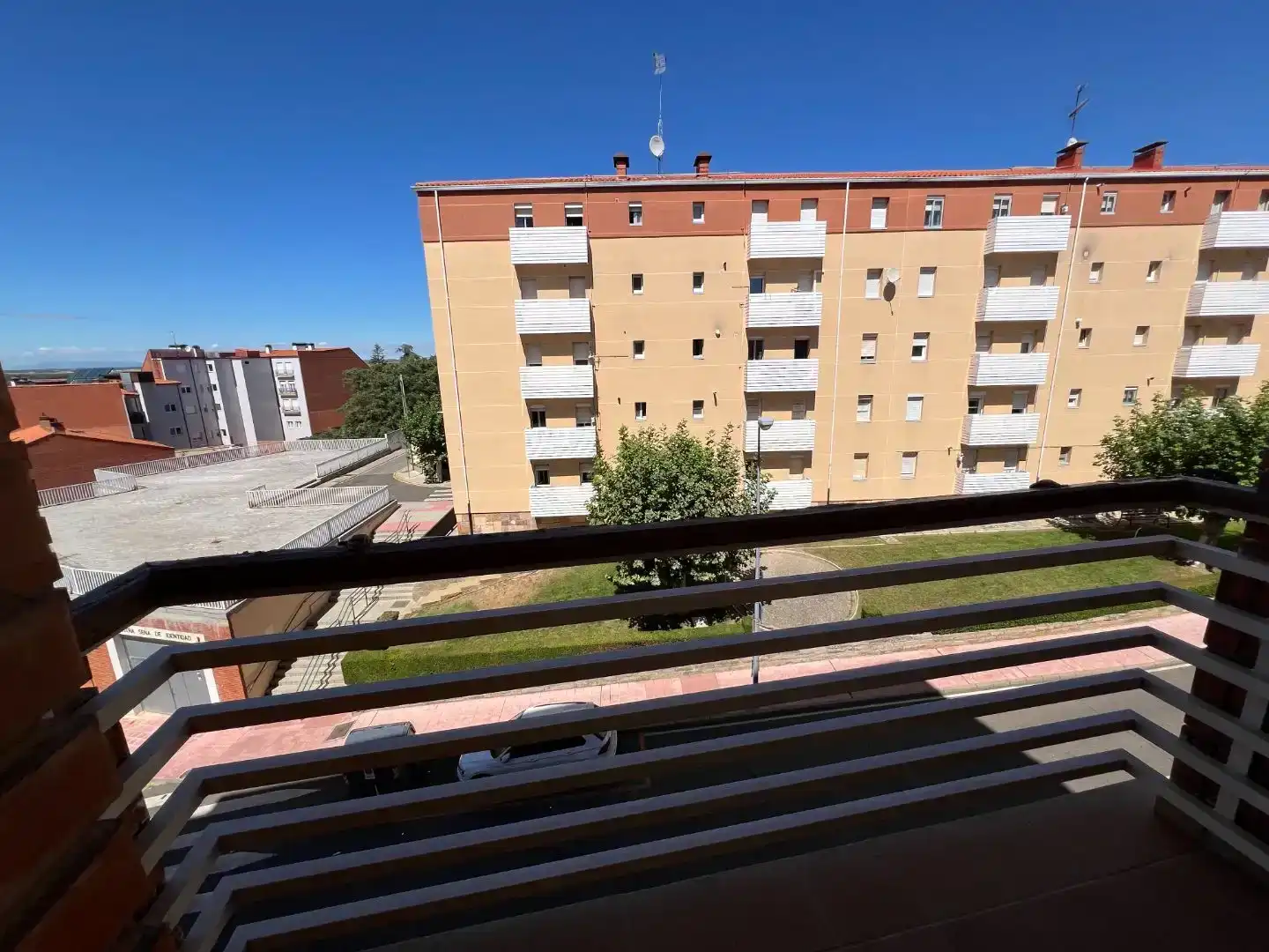 Vista exterior de Pis en venda en Benavente amb Balcó