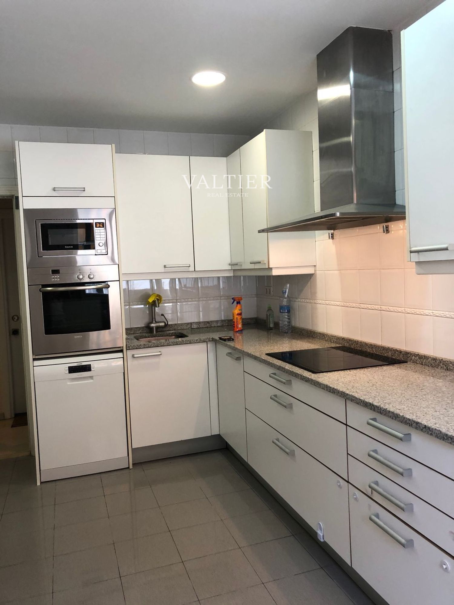 Cuina de Pis de lloguer en  Madrid Capital amb Aire condicionat, Terrassa i Piscina