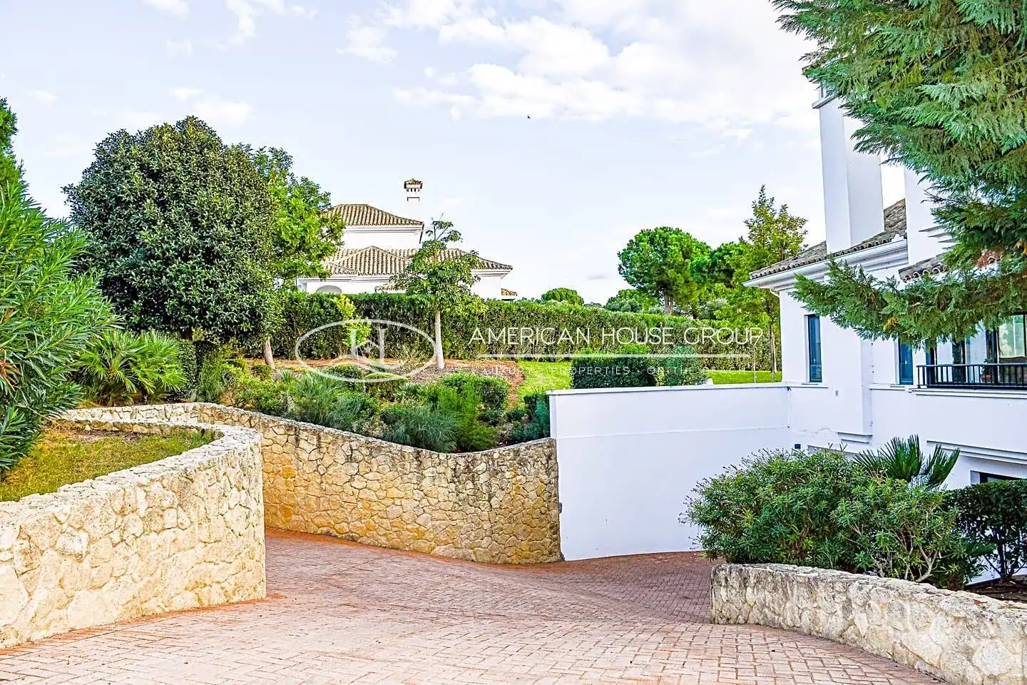 Vista exterior de Casa o xalet en venda en Arcos de la Frontera amb Aire condicionat, Calefacció i Jardí privat
