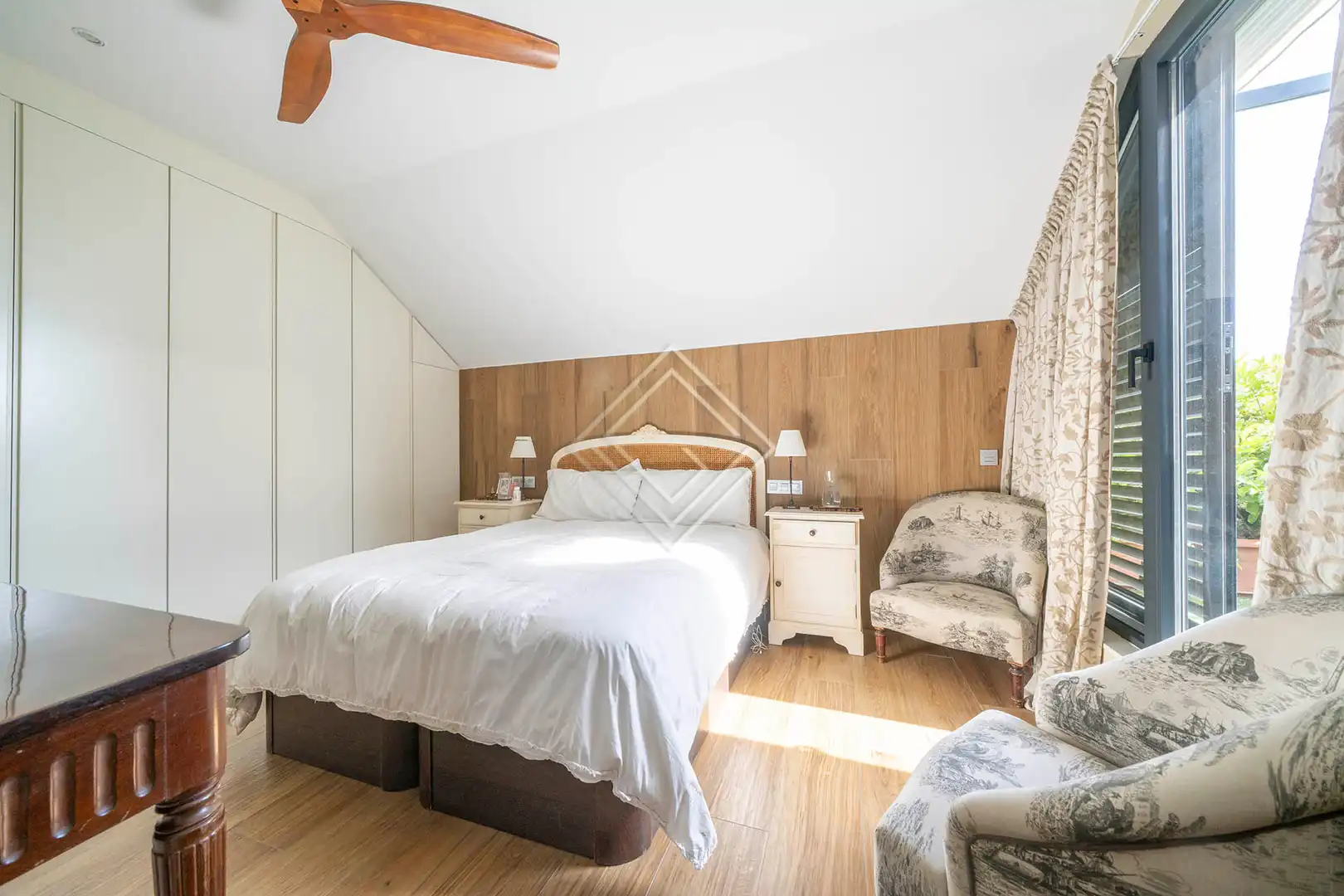 Schlafzimmer von Einfamilien-Reihenhaus zum Verkauf in Madrid mit Klimaanlage, Heizung und Privatgarten
