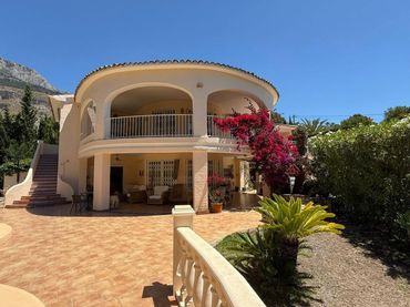 House with balcony for sale in Altea ciudad