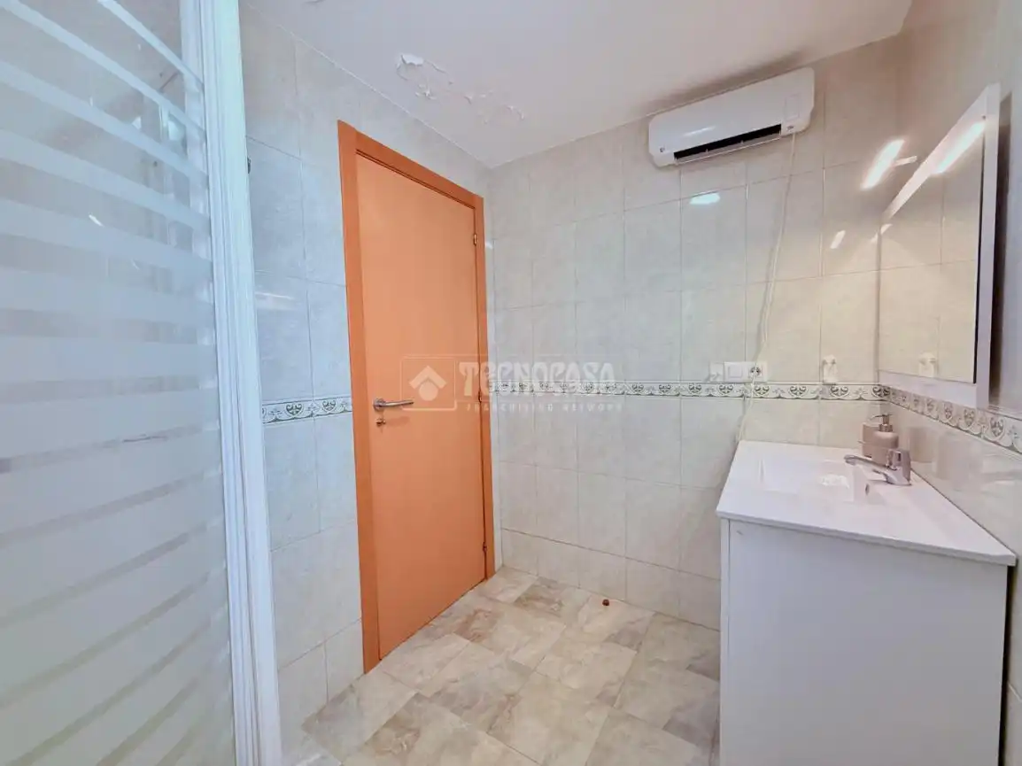 Badezimmer von Wohnung zum Verkauf in Mislata mit Klimaanlage, Möbliert und Balkon