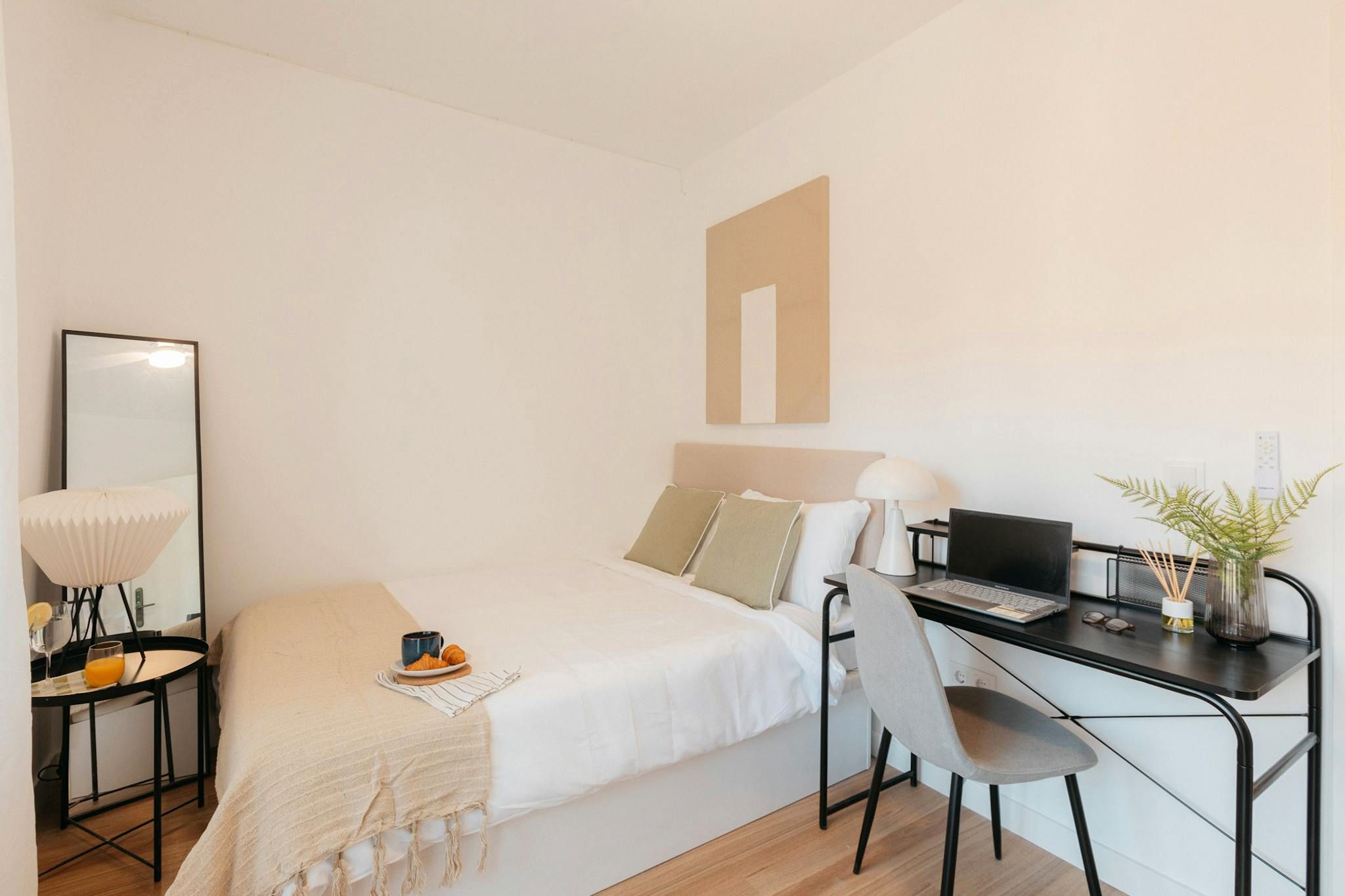 Bedroom of Flat to share in  Valencia Capital  with Furnished and Internet