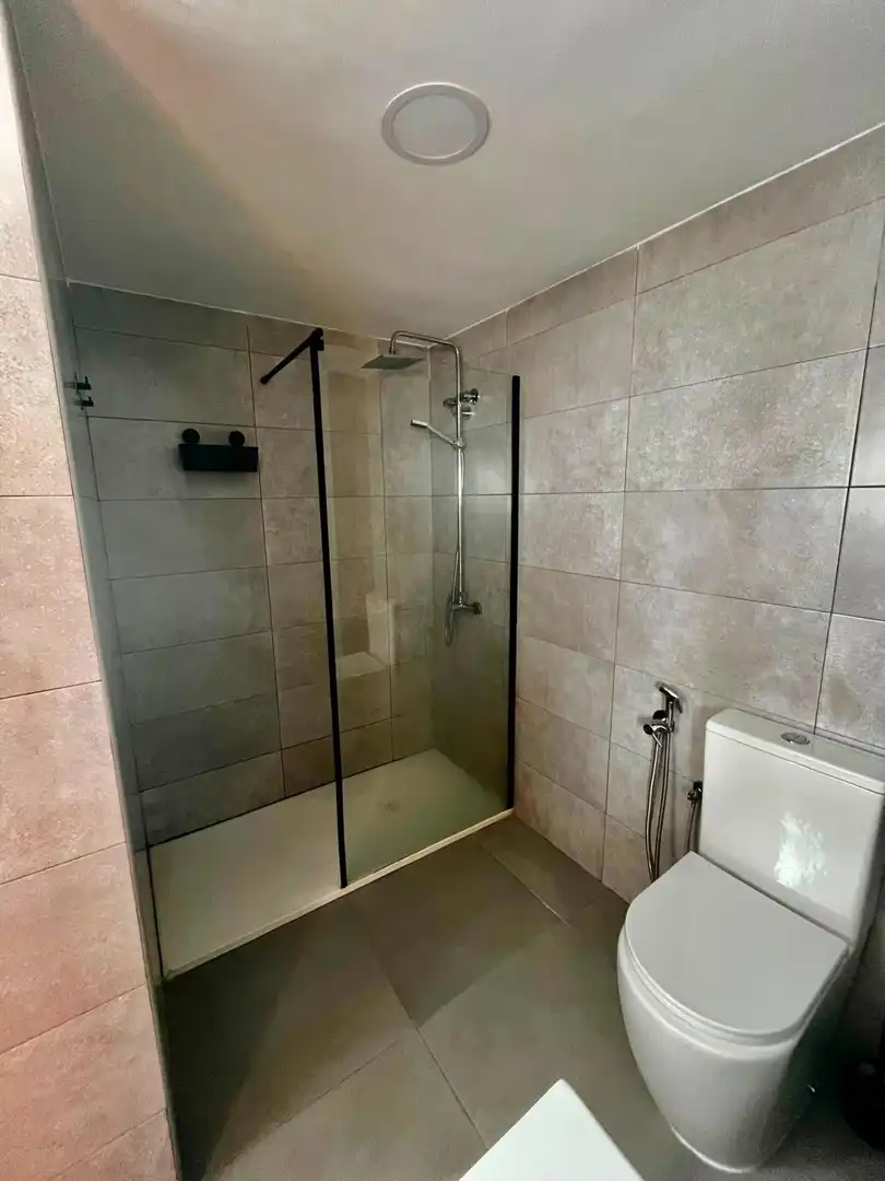 Badezimmer von Wohnung zur Miete in Alicante / Alacant mit Parkett