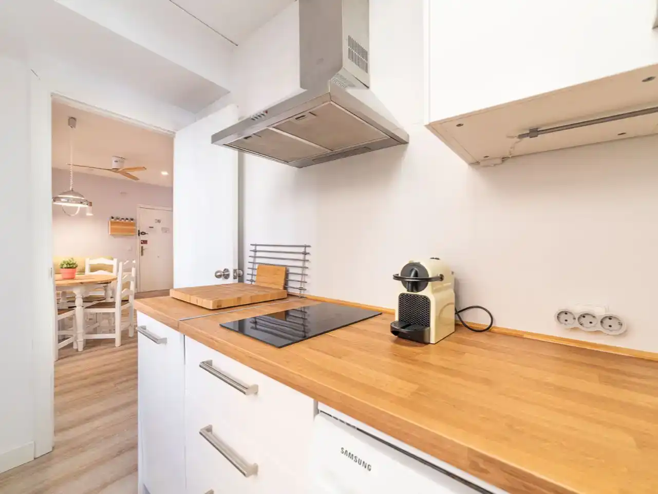 Cuina de Apartament de lloguer en  Sevilla Capital amb Aire condicionat i Balcó