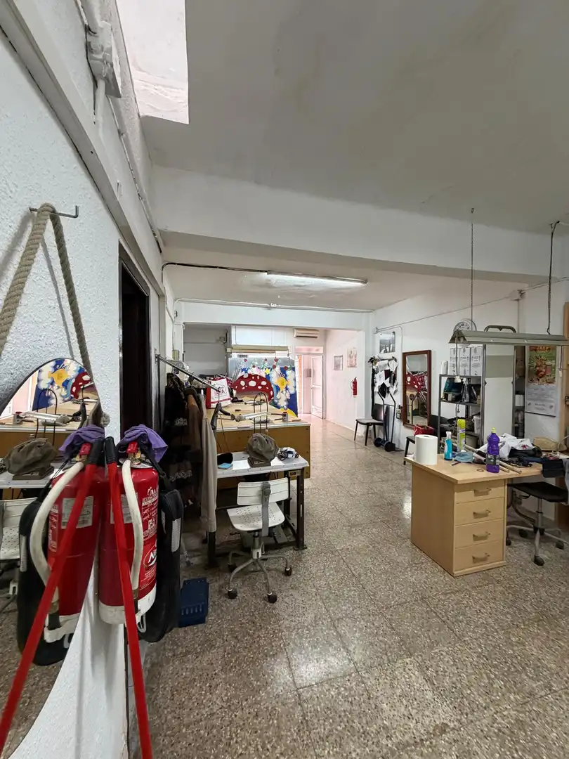 Local comercial en venda a Carrer de les Arts i dels Oficis