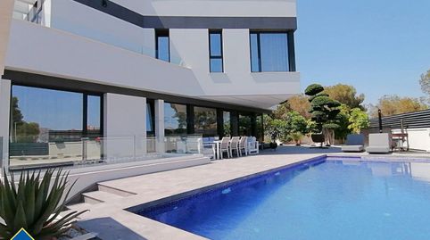 Villa con piscina privada, en la provincia de Alicante, en la ciudad de Benidorm. 4 habitaciones | 311 m² | 1 kilómetro del mar, imatge 2