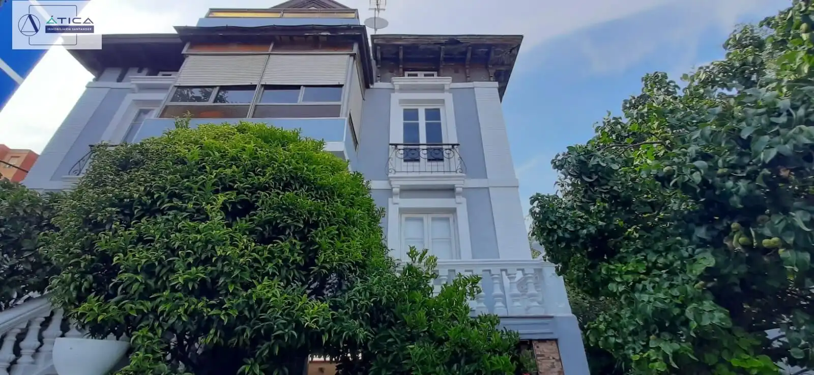 Vista exterior de Casa o xalet en venda en Santander amb Jardí privat, Terrassa i Moblat
