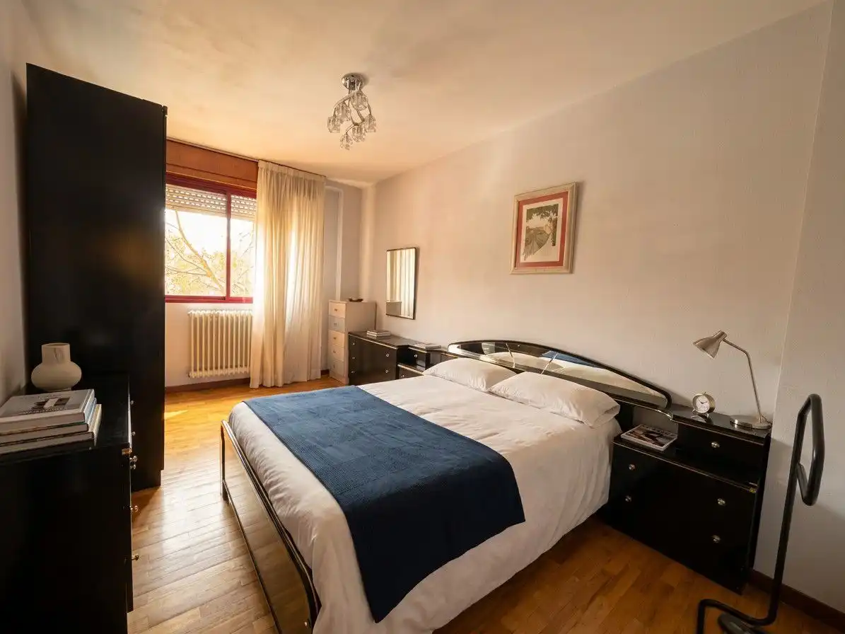 Dormitori de Pis en venda en  Logroño amb Calefacció, Parquet i Terrassa
