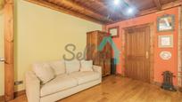 Sala d'estar de Pis en venda en Oviedo  amb Parquet