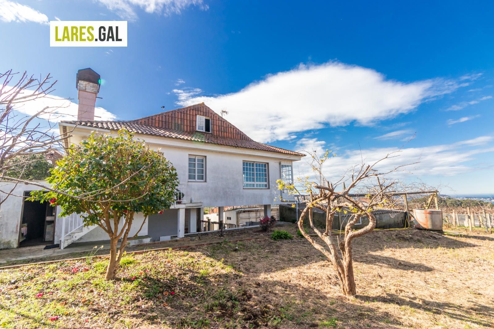 Vista exterior de Casa o xalet en venda en Bueu amb Calefacció, Terrassa i Traster