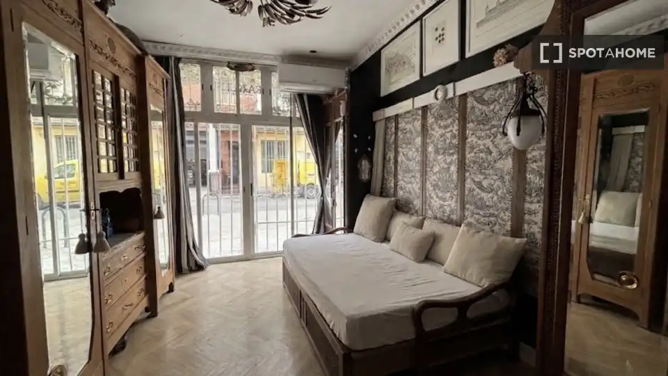 Schlafzimmer von Wohnung zur Miete in Madrid mit Klimaanlage, Heizung und Möbliert