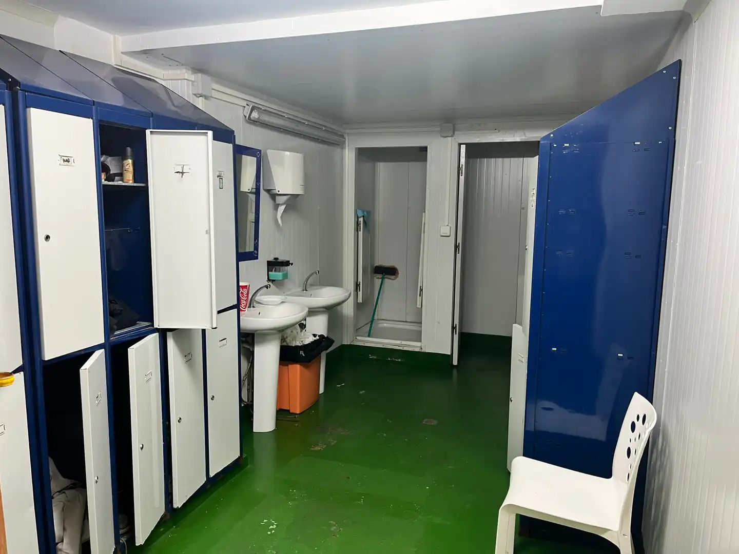 Badezimmer von Fabrikhallen zum Verkauf in Abanto y Ciérvana-Abanto Zierbena mit Heizung