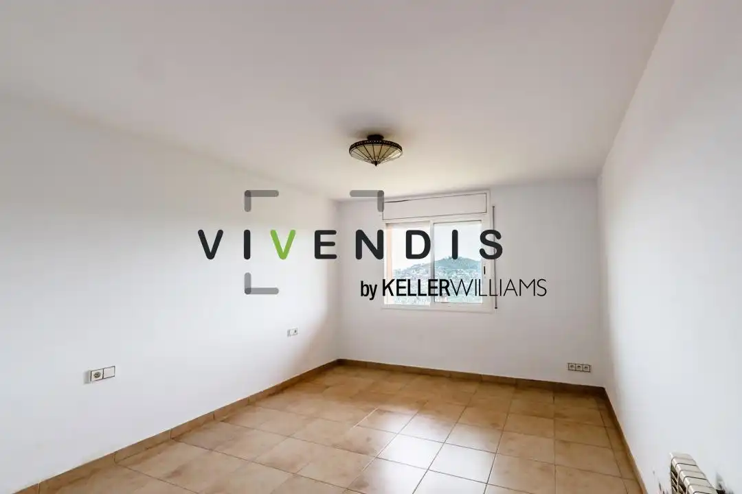 Habitación de Casa o chalet en venta en Corbera de Llobregat con Aire acondicionado, Jardín privado y Terraza