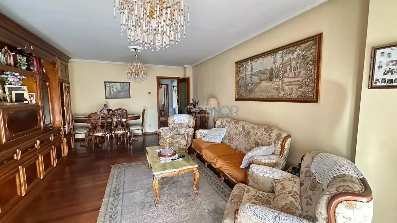 Sala de estar de Piso en venta en León Capital  con Calefacción y Trastero
