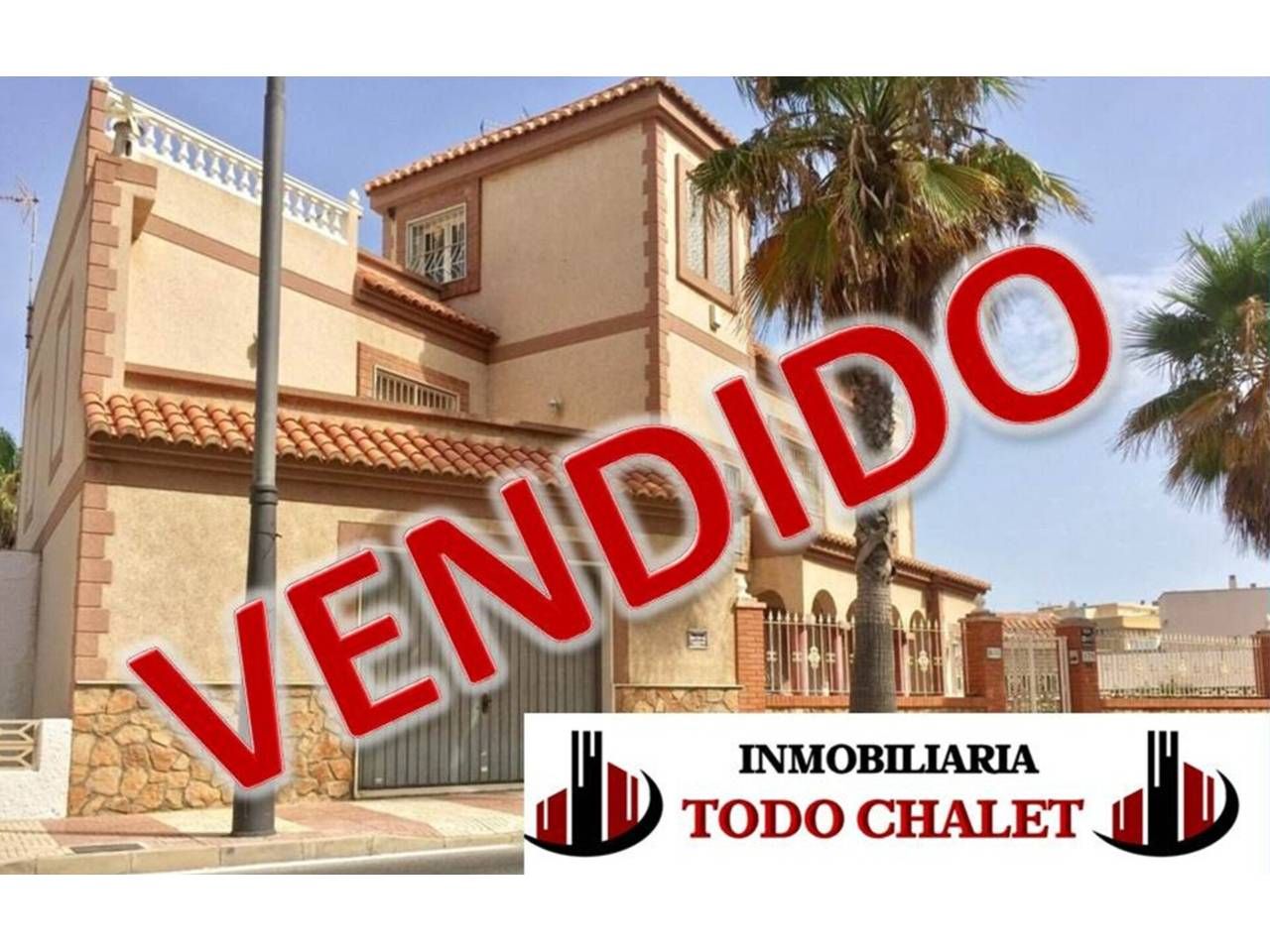 Exterior view of House or chalet for sale in Roquetas de Mar  with Air Conditioner, Heating and Private garden