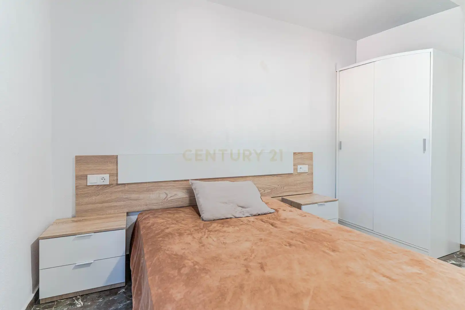 Habitación de Apartamento en venta en Granada con Aire acondicionado